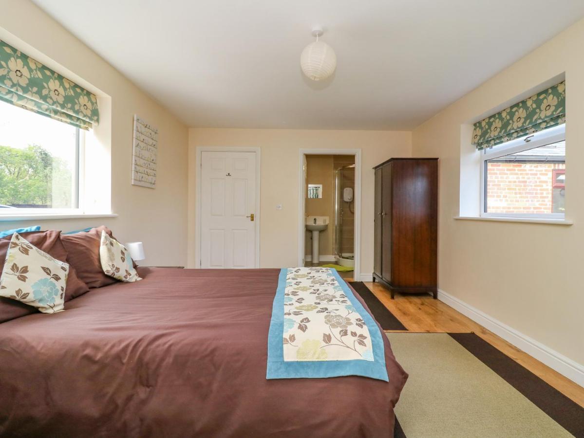 1 Pines Farm Cottages Ulleskelf Экстерьер фото